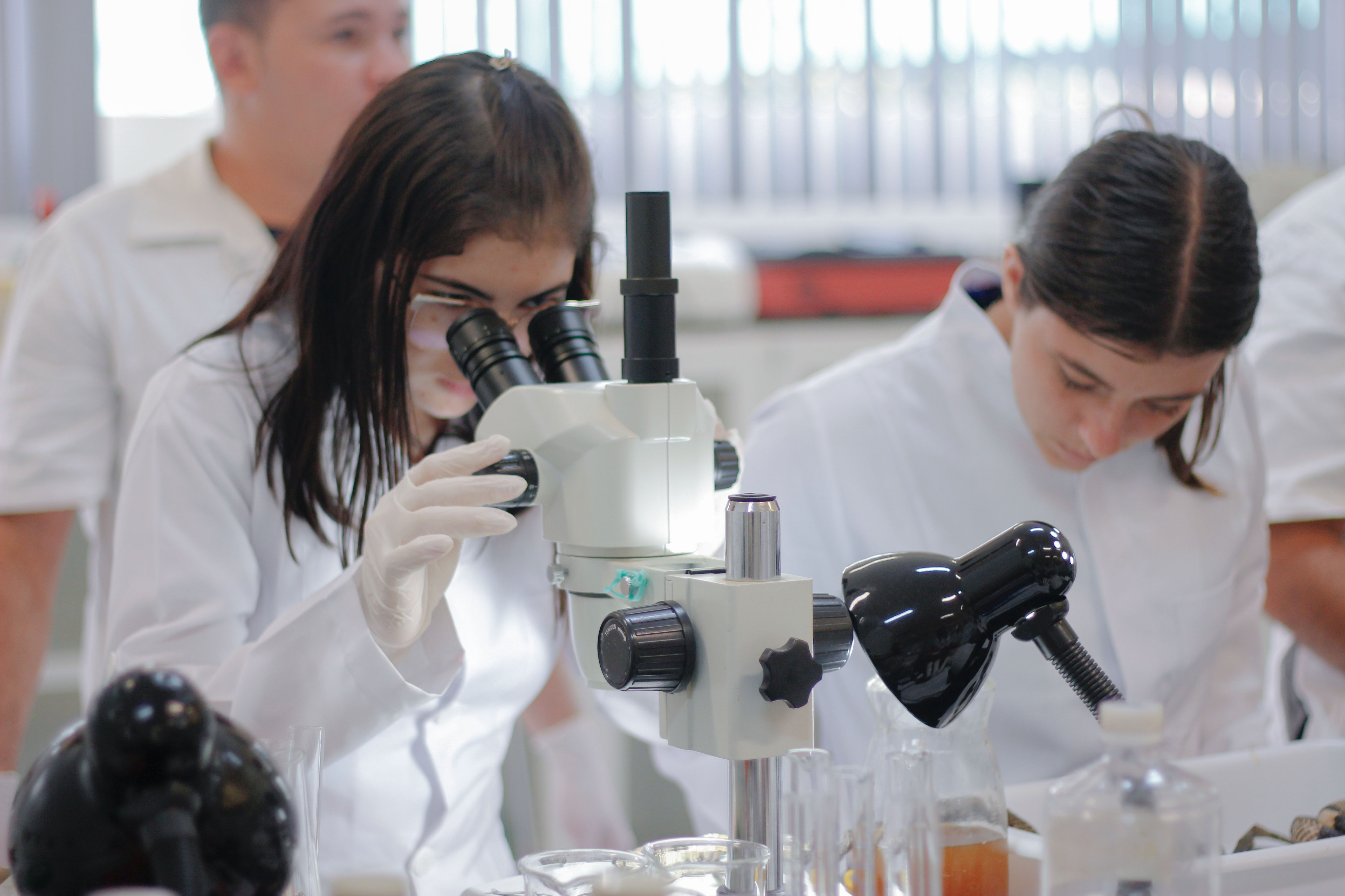 Estudantes em aula prática nos Laboratórios Multidisciplinares do IFPA campus Itaituba