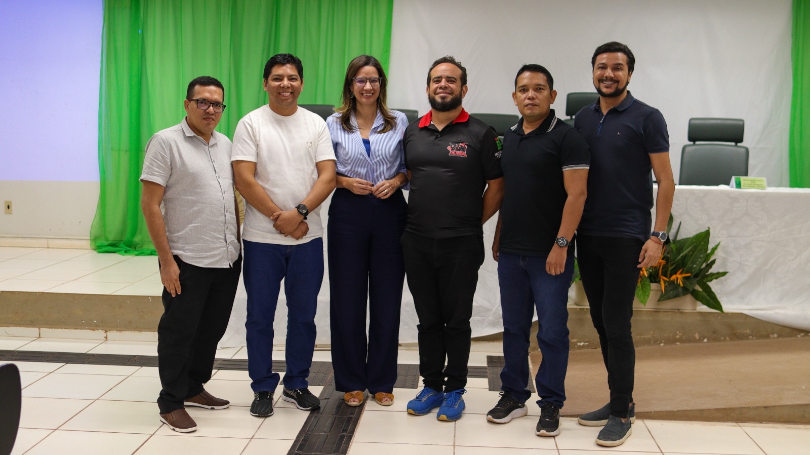 Servidores do IFPA Itaituba com a Reitora durante o Encontro de Ensino Regionalizado, 2026