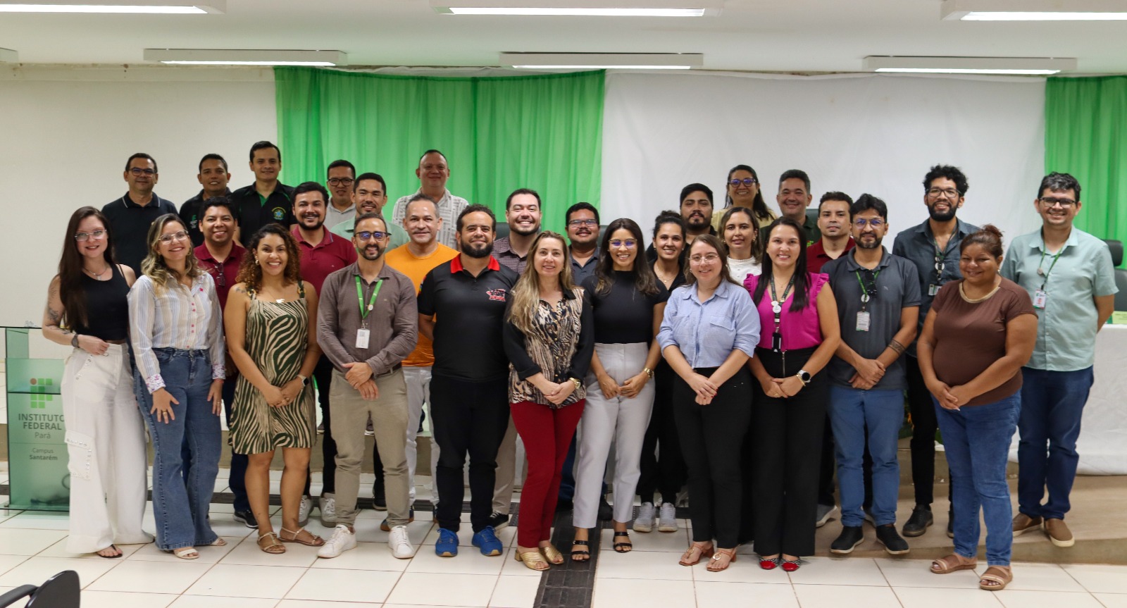 Servidores dos campi Altamira, Itaituba, Óbidos, Santarém durante o Encontro de Ensino Regionalizado
